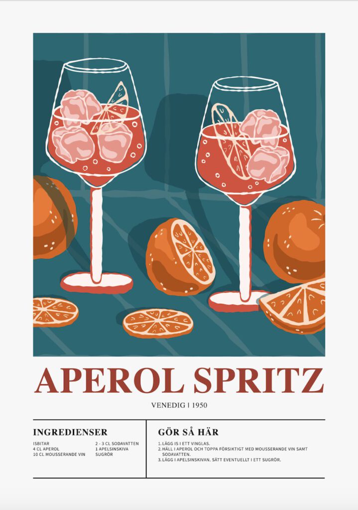 Poster som visar Två glas fyllda med Aperol Spritz, dekorerade med apelsinskivor och isbitar. Bakgrunden visar en oskarp illustration av en venetiansk byggnad. Texten "Aperol Spritz" och "venedig 1950" syns tydligt.