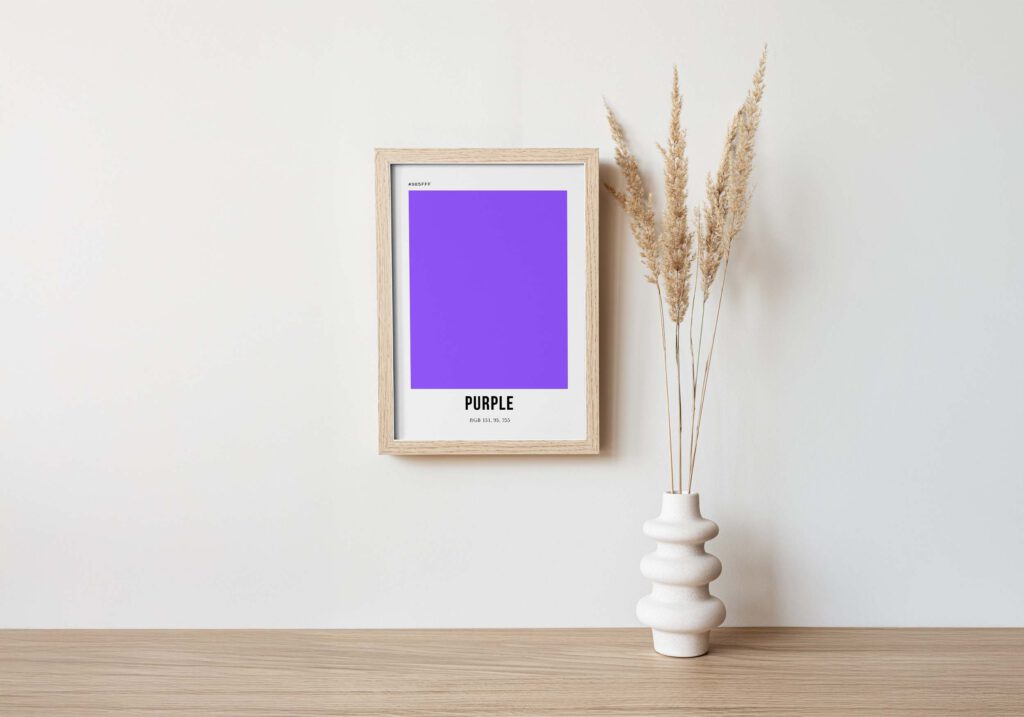 Poster som visar En stor, lila kvadrat med texten "Purple" och dess RGB-värde i svart under. Bakgrunden är vit.