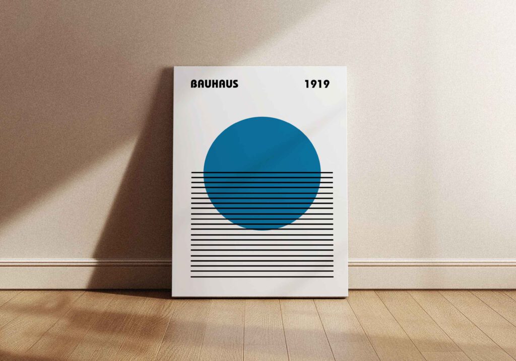 En vit Bauhaus-poster med texten "BAUHAUS" och "1919", och en stor blå cirkel som delvis täcks av horisontella svarta linjer.