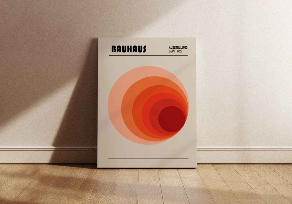 Poster som visar En ljusbeige Bauhaus-poster med texten "BAUHAUS" och "AUSSTELLUNG SEPT 1923" överst, och en stor liggande ellips i orange och röda färgtoner.