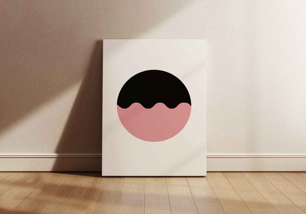 Poster som visar En minimalistisk illustration av en horisontell oval form med en vågig delning mellan en svart övre del och en rosa nedre del, mot en ljusbeige bakgrund.